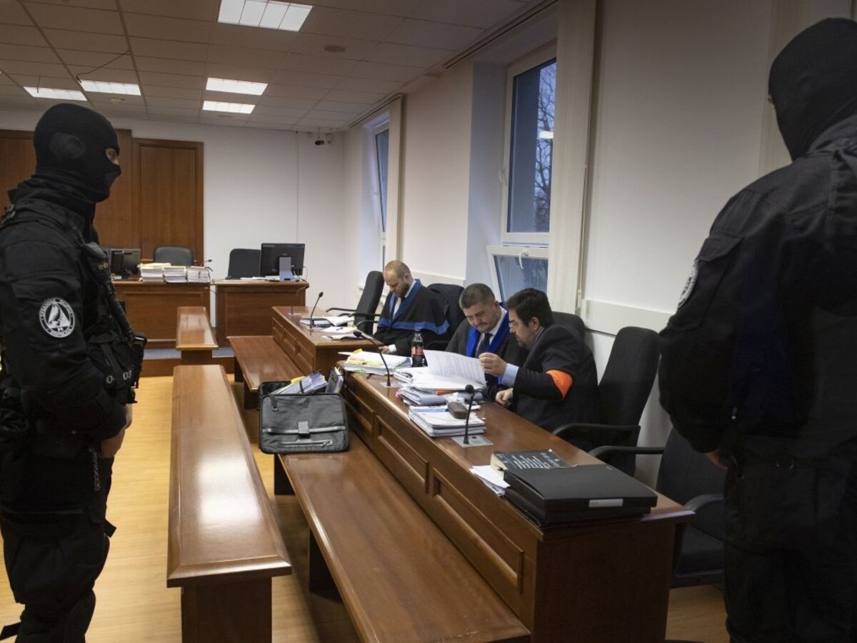 To je už vrchol. Súd kritizuje, že Kočnerova obhajoba nečíta Threemu