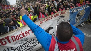 Vo Francúzsku opäť protestujú proti dôchodkovej reforme