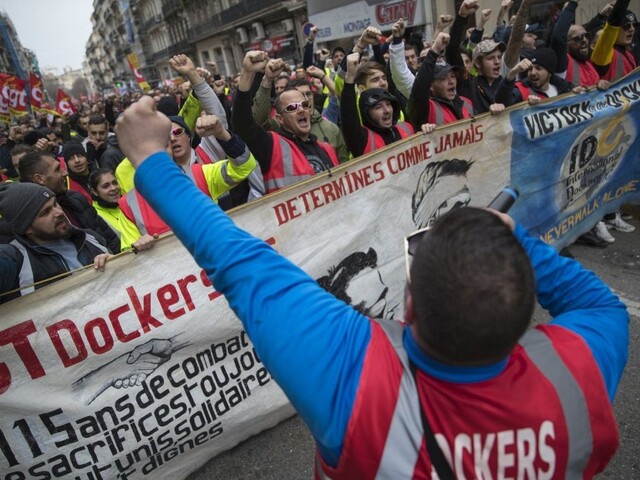 Vo Francúzsku opäť protestujú proti dôchodkovej reforme