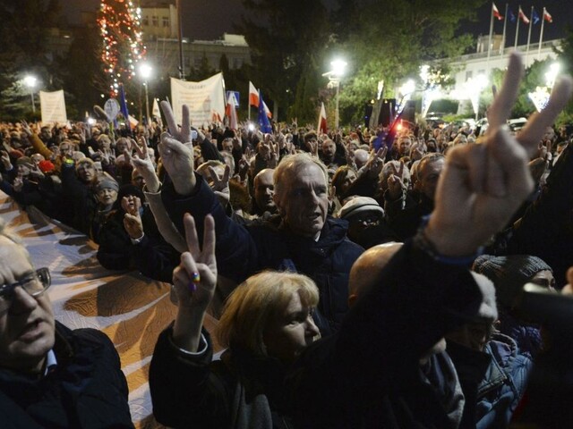 Poliaci protestujú, sú proti návrhu PiS o odvolávaní sudcov vládou