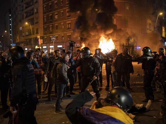 Počas El Clásico demonštrovali separatisti, hlásia zranených