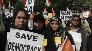 India zakázala zhromaždenia, zadržali stovky demonštrantov