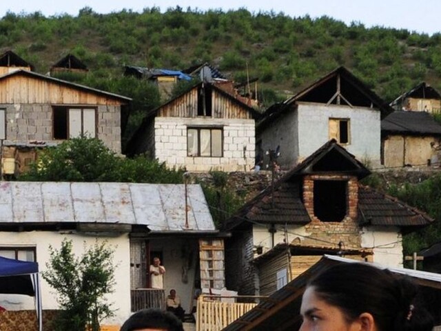 Chlapci z osady dobili staršiu ženu, na miesto činu sa vrátili