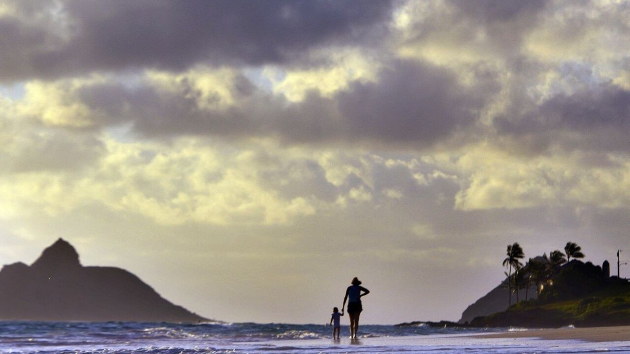 Vidí cez steny, zadrží slnko. Guru zakladá vlastný ostrovný štát
