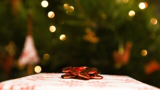 Pred rokom boli vianočné reklamy o konci pandémie. Posolstvo sa zmenilo, covid ostal