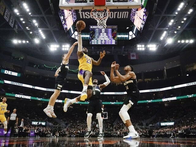 NBA: Najlepšie tímy si zmerali sily, duel lepšie zvládli Bucks