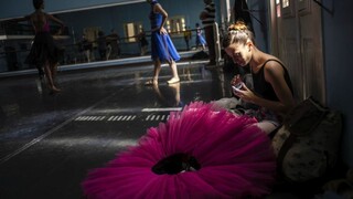 Baletná škola má problém. Žiakov v nej obťažovali a nabádali fajčiť