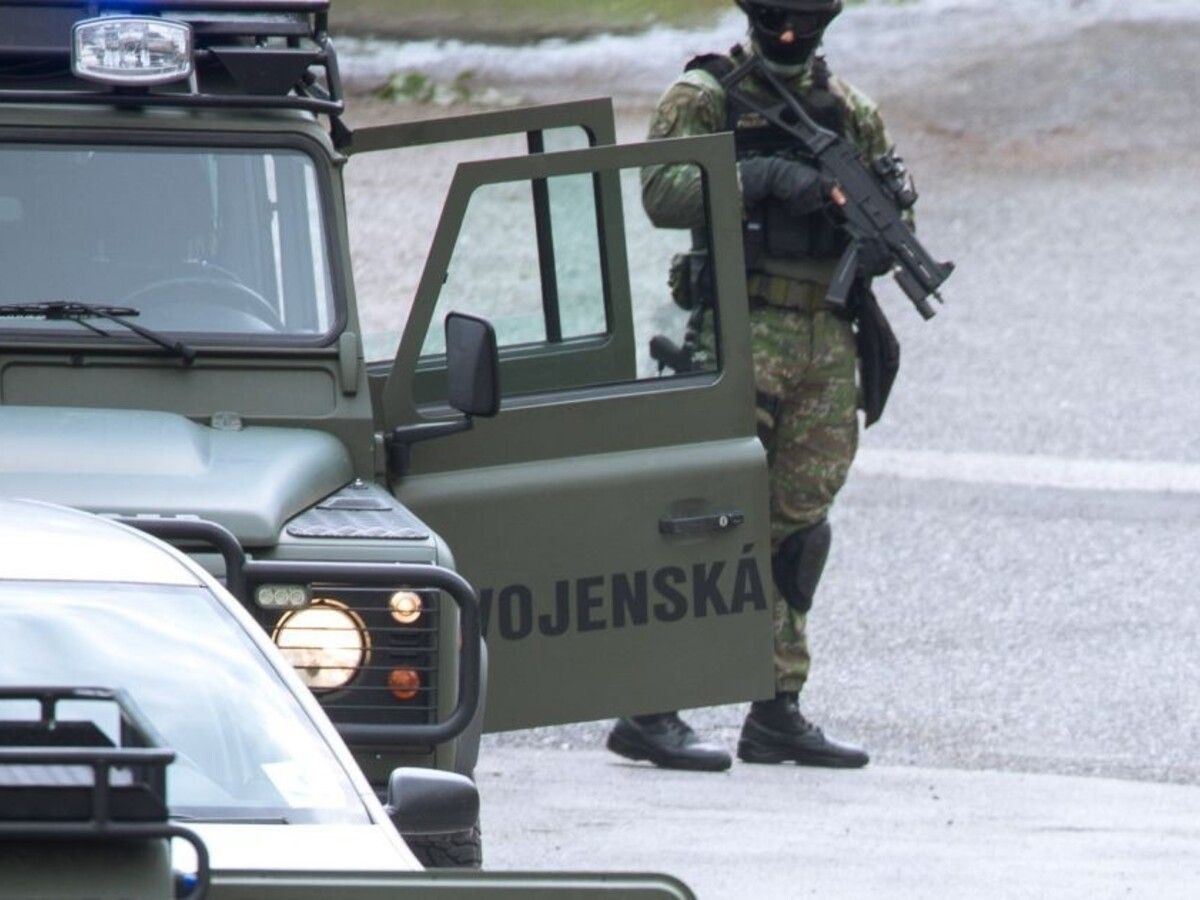 Vojenským policajtom vynovia autopark, rezort uzavrel zmluvy