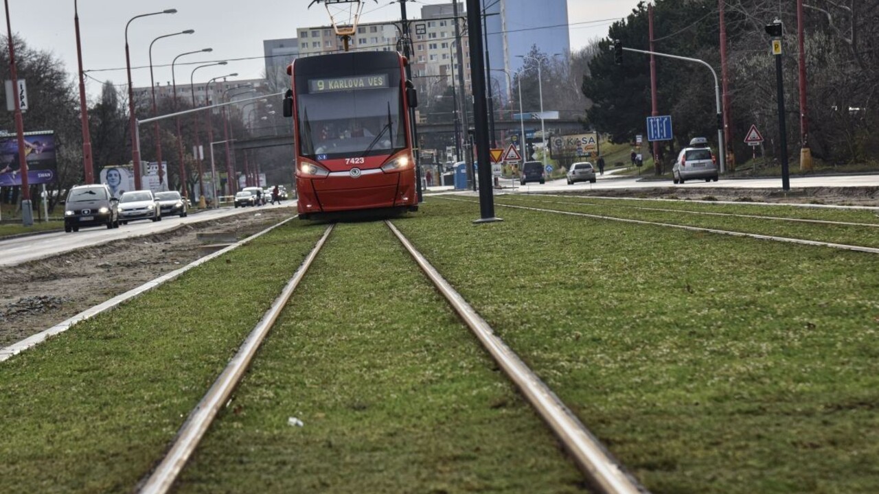 Električky do Dúbravky nepremávajú, ide o nedoriešený spor