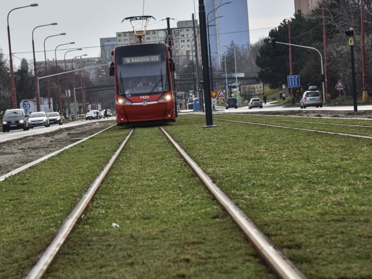 Električky do Dúbravky nepremávajú, ide o nedoriešený spor
