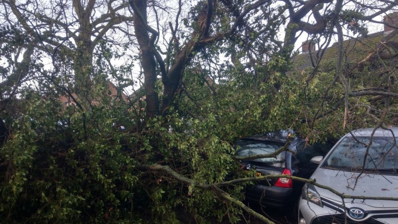 Anglickom sa prehnalo tornádo, v tejto oblasti je neobvyklé