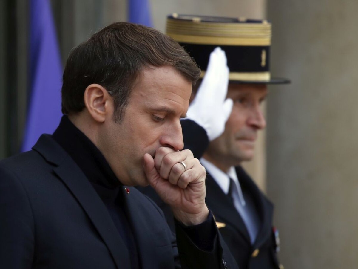 Macron chce presvedčiť demonštrantov, vzdá sa dôchodku