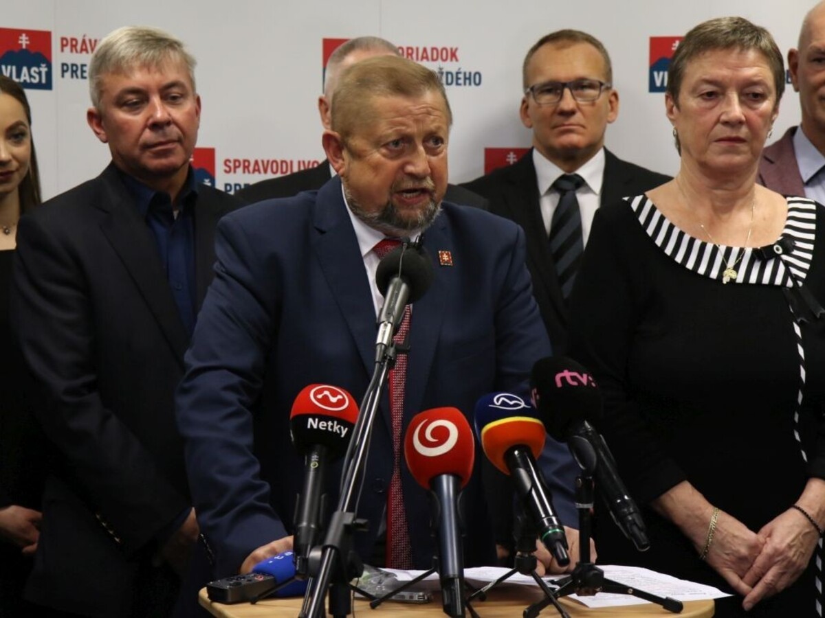 Štedré dary pred Vianocami. Stranám pribudli na účtoch tisíce