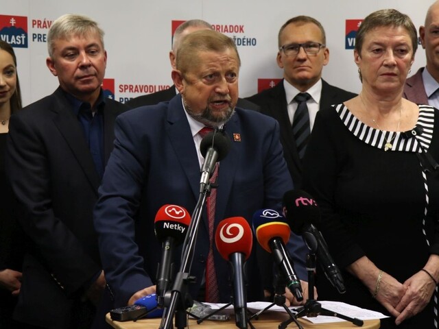 Štedré dary pred Vianocami. Stranám pribudli na účtoch tisíce