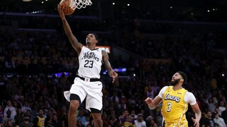 NBA: V mestskom derby boli lepší Clippers, Leonard s 35 bodmi