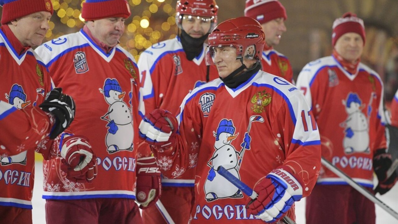 Putin si zahral hokej s bývalými hviezdami, jeho tím zvíťazil