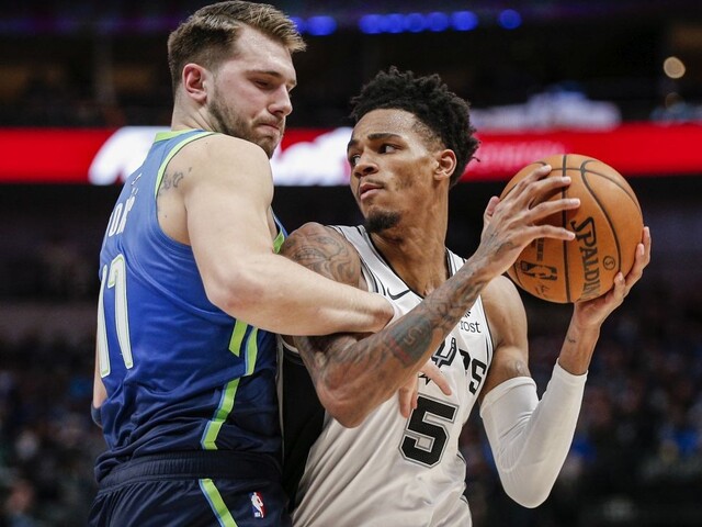 NBA: Dončič sa vrátil v drese Mavericks, Dallasu pomohol k výhre