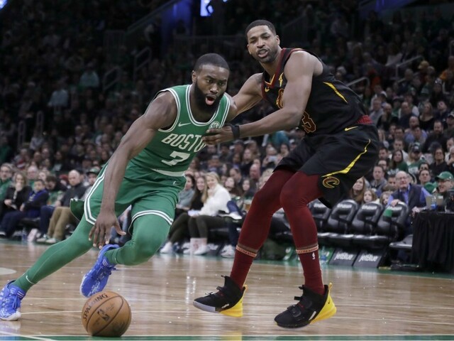 NBA: Boston zvíťazil piatykrát za sebou, hviezdili Brown a Tatum