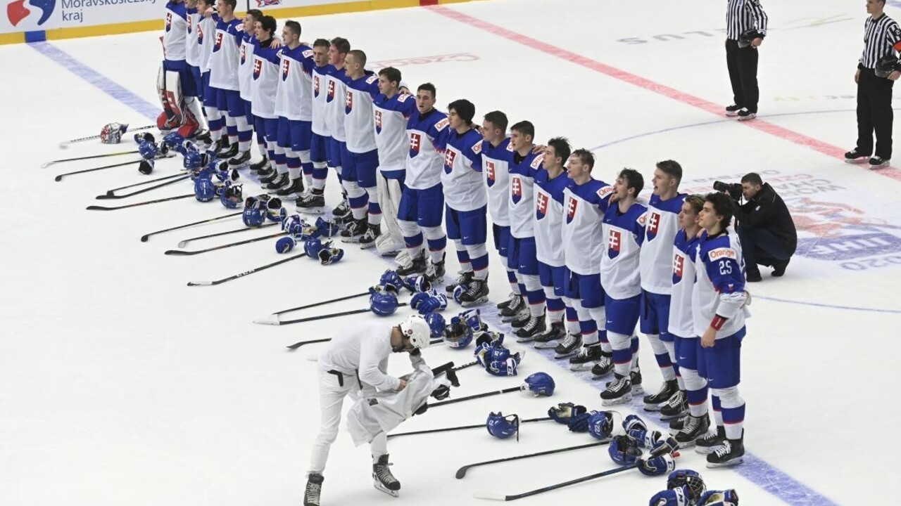 Mladí hokejisti majú postup istý, zabezpečila ho prehra Kazachov