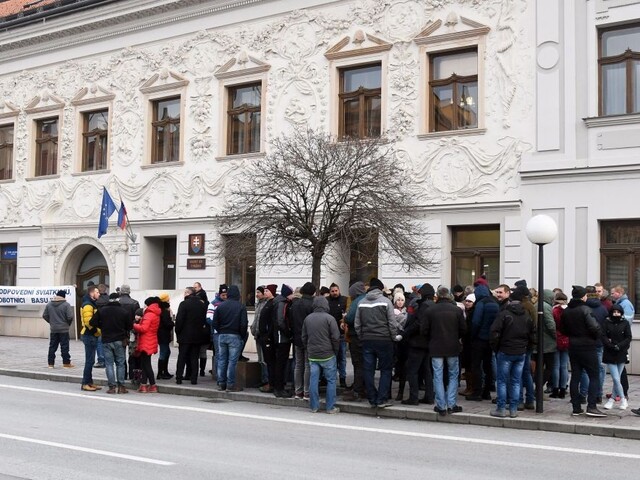 Rodáci podporili robotníkov, ktorí mali zaviniť výbuch bytovky