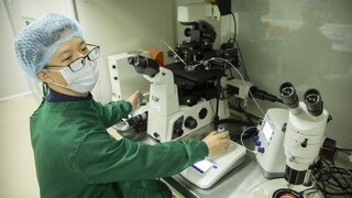 Odsúdili vedca, ktorý šokoval svet genetickou úpravou ľudí