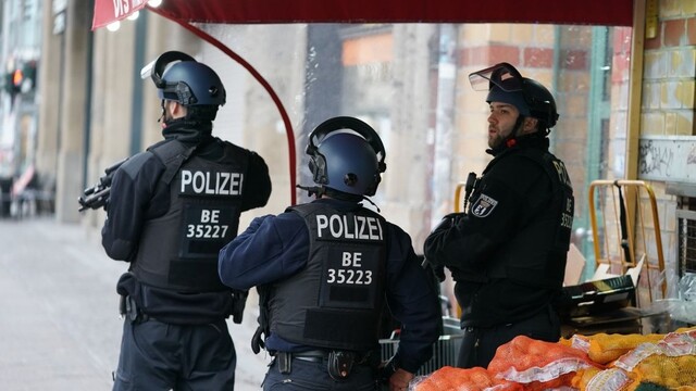 Z centra Berlína hlásia streľbu, údajne išlo o ozbrojenú lúpež