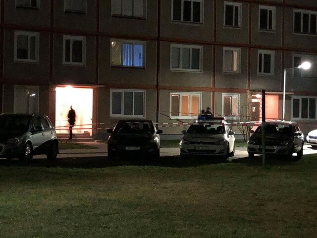 Ľudí z bytovky museli evakuovať. Večer im narušil podozrivý balík