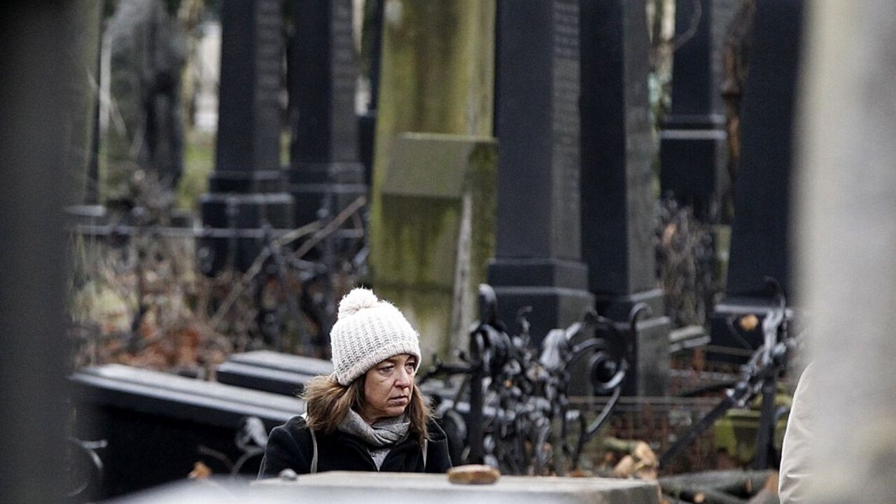 Na cintoríne zničili desiatky židovských náhrobkov. Zatkli podozrivých