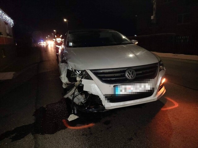 Tragický záver roka. Mladý vodič zrazil pri priechode dvojicu