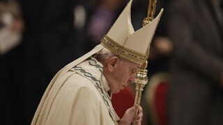 Pápež odsúdil násilie na ženách, incident s veriacou oľutoval