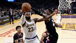 NBA: Tretí triumf Lakers za sebou, poradili si s Phoenixom