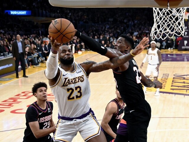 NBA: Tretí triumf Lakers za sebou, poradili si s Phoenixom