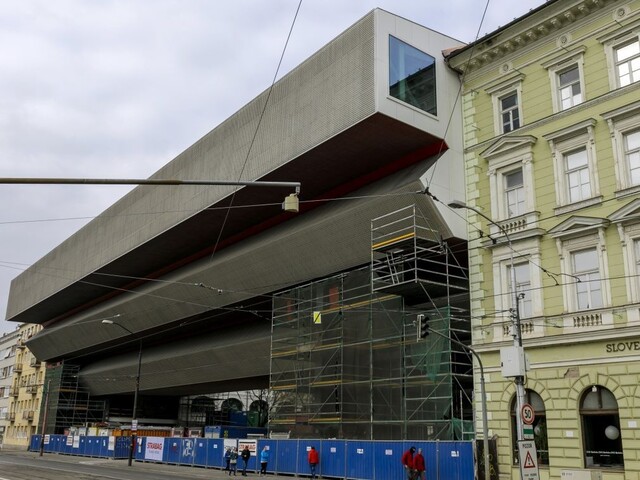 SNG dokončia neskôr a bude drahšia. Rezort vysvetľuje, prečo