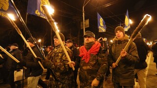 Nacionalisti s fakľami pochodovali cez Kyjev, spomínali na Banderu