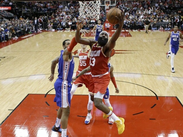 NBA: Houston zdolal Philadelphiu, Harden má prvé triple double