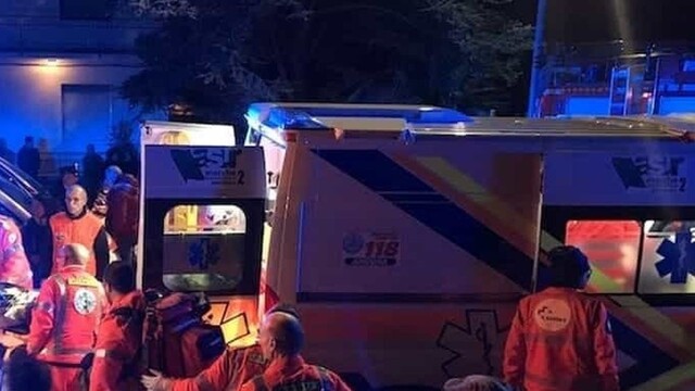 Opitý vodič v noci vrazil do davu turistov, hlásia niekoľko mŕtvych