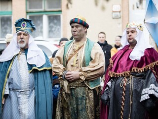 Požehnávajú sa domy i voda, kresťania slávia sviatok Troch kráľov
