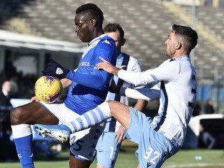 Futbalistu mali urážať pre farbu pleti. Hanbite sa, odkázal publiku