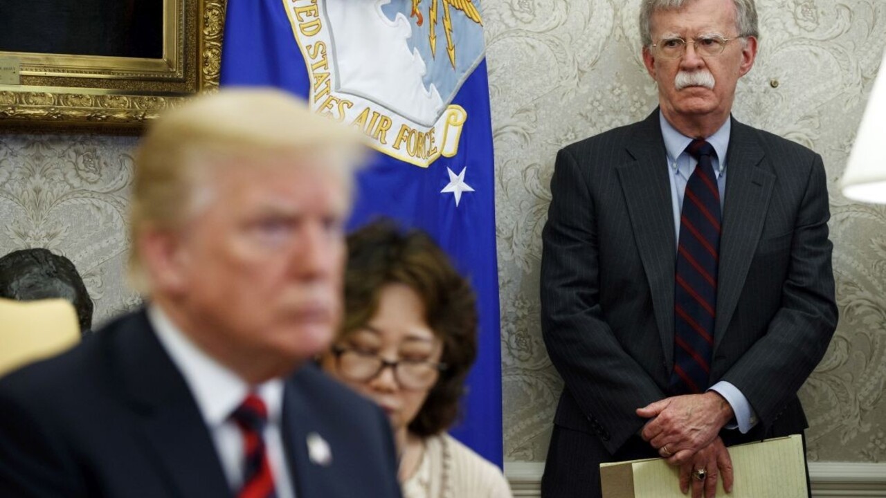 Som pripravený svedčiť, oznámil bývalý Trumpov poradca Bolton