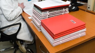 Pracovných ponúk je menej, na voľné miesta ľudia reagujú viac