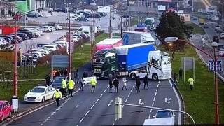Kamionisti zablokovali bratislavskú ulicu aj hraničný priechod
