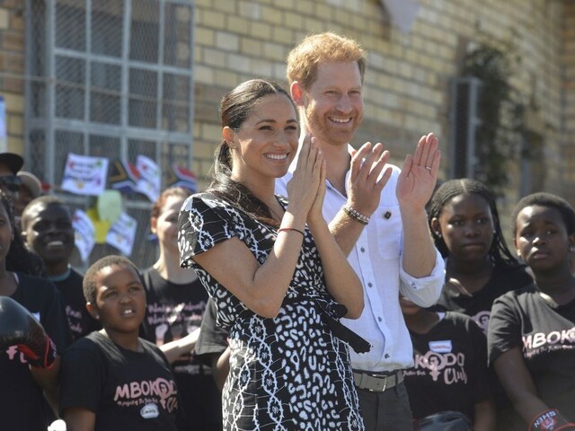 Harry a Meghan končia. Vzdávajú sa svojich kráľovských úloh
