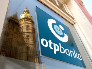 OTP Banka banky peniaze 1140 px (TASR/František Iván)