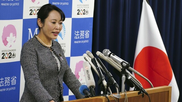 Nepravdivé. Japonská ministerka odsúdila slová exšéfa Nissanu