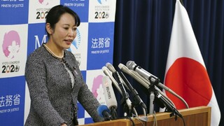 Nepravdivé. Japonská ministerka odsúdila slová exšéfa Nissanu