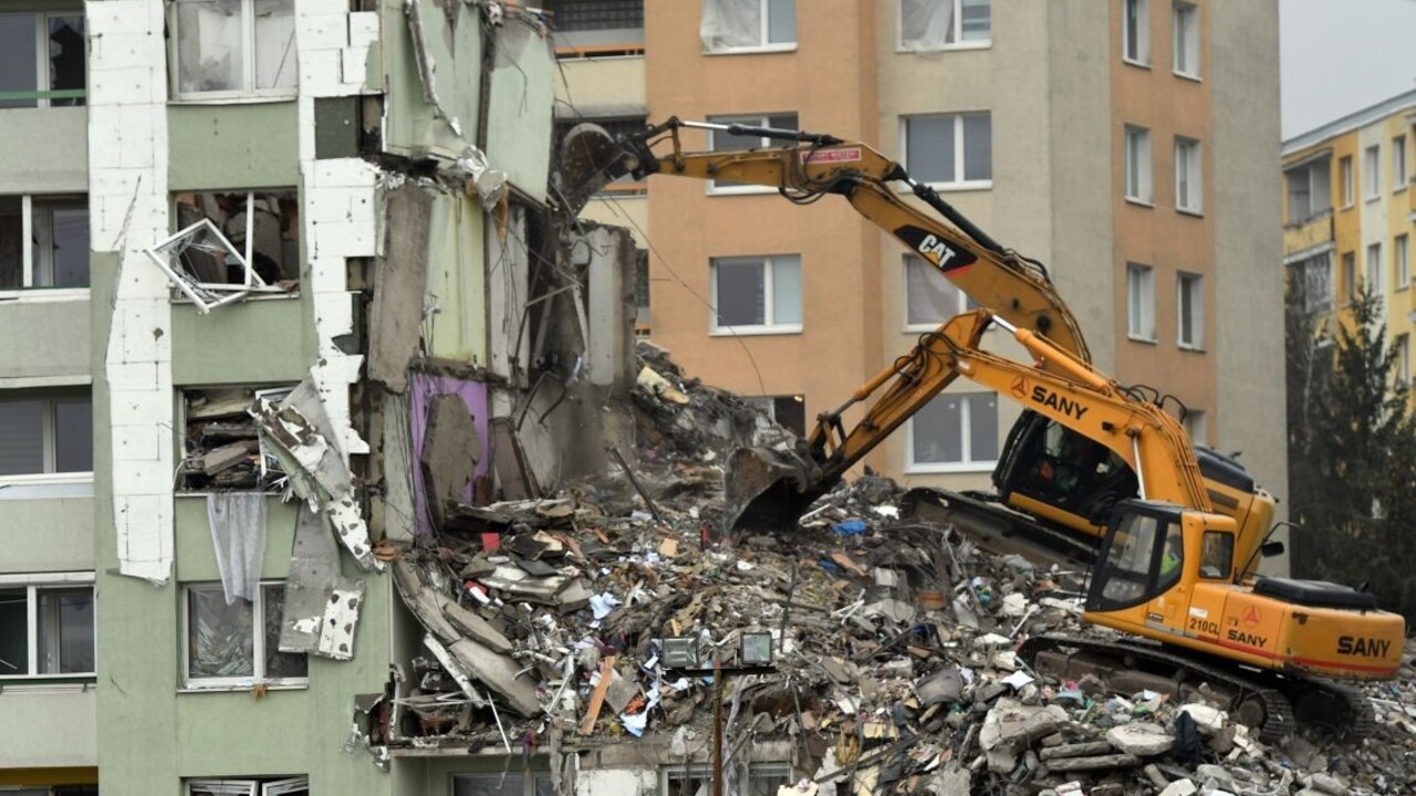 Demolačný stroj opustí Prešov. Zvážte inú trasu, vyzýva polícia