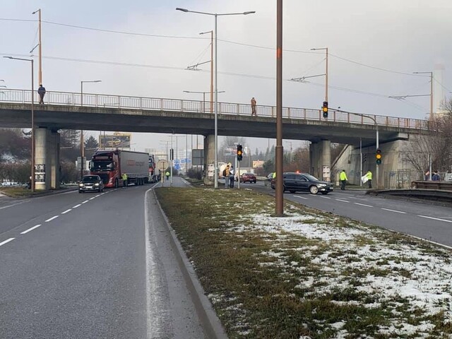Kamionisti pritvrdzujú, vodiči sa majú vyhnúť ďalším úsekom