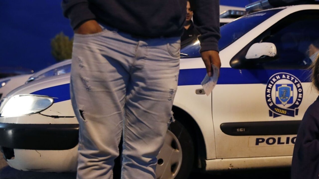 Auto plné migrantov dlho naháňali policajti, skončilo sa to zle