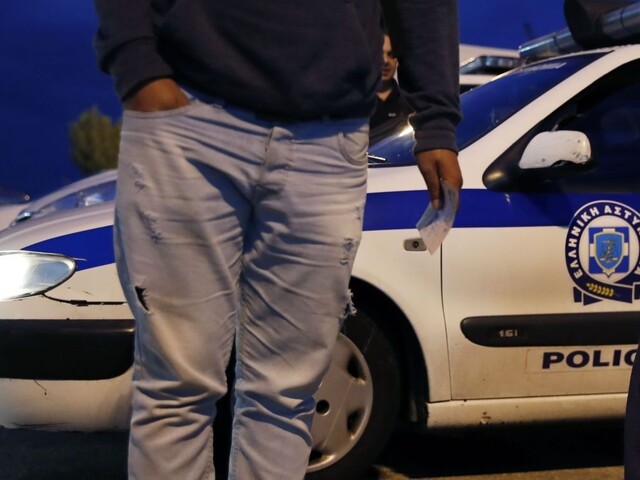 Auto plné migrantov dlho naháňali policajti, skončilo sa to zle