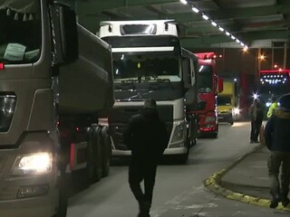 Hrozby kamionistov sa napĺňajú. Takto to vyzerá na hraniciach